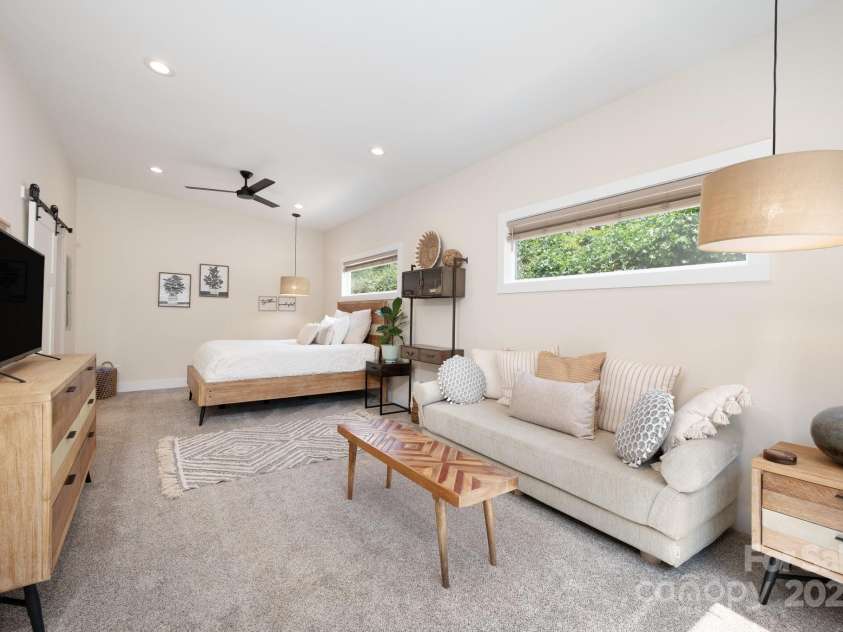 20 & 22 Garden Road, Asheville, NC 28804.  MLS# CAR4219910, YatesRealty ID 4627. 20 Garden - Beautiful Sitting Area and Bedroom Space