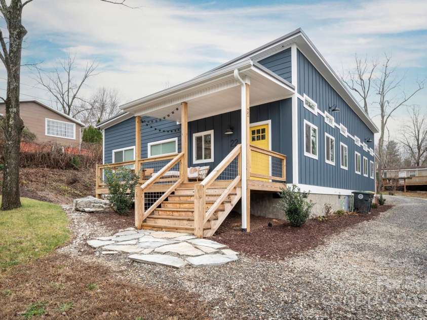 20 & 22 Garden Road, Asheville, NC 28804.  MLS# CAR4219910, YatesRealty ID 4627. 22 Garden - Lots of Windows for Great Natural Light