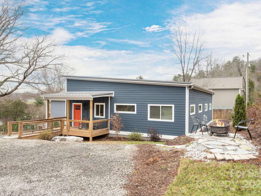 20 & 22 Garden Road, Asheville, NC 28804.  MLS# CAR4319225, YatesRealty ID 4627. 20 Garden - Covered Deck and Fire Pit for Outdoor Living