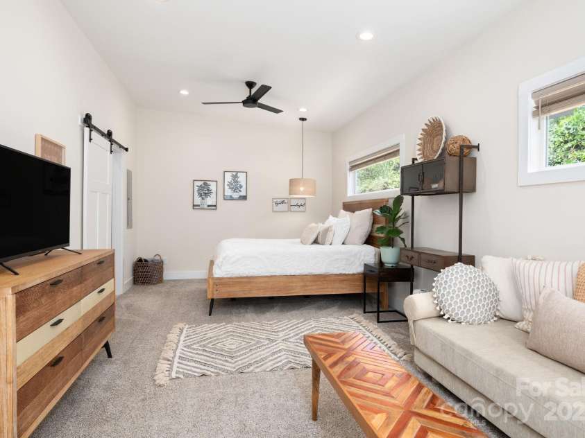 20 & 22 Garden Road, Asheville, NC 28804.  MLS# CAR4319225, YatesRealty ID 4627. 20 Garden - Plenty of Space for Relaxing and Unwinding