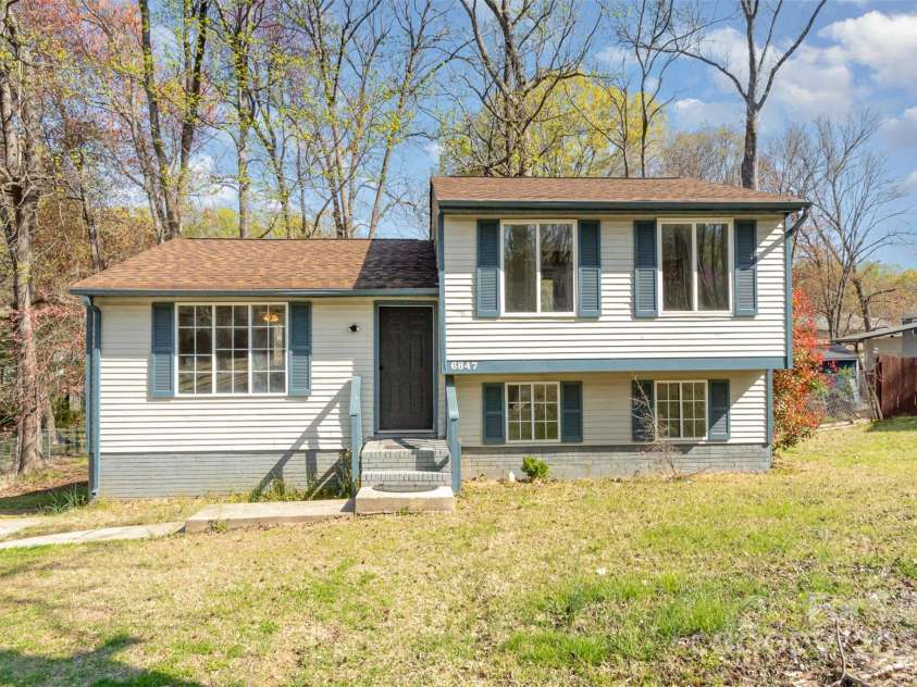 6847 Saddle Point Road, Charlotte, NC 28212.  MLS# CAR4237052, YatesRealty ID 4629. 