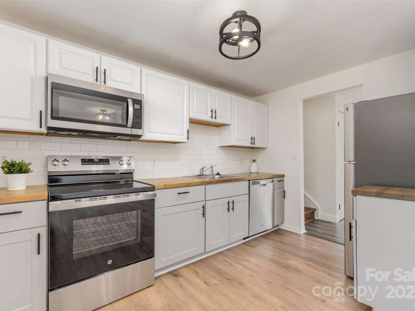 6847 Saddle Point Road, Charlotte, NC 28212.  MLS# CAR4237052, YatesRealty ID 4629. 