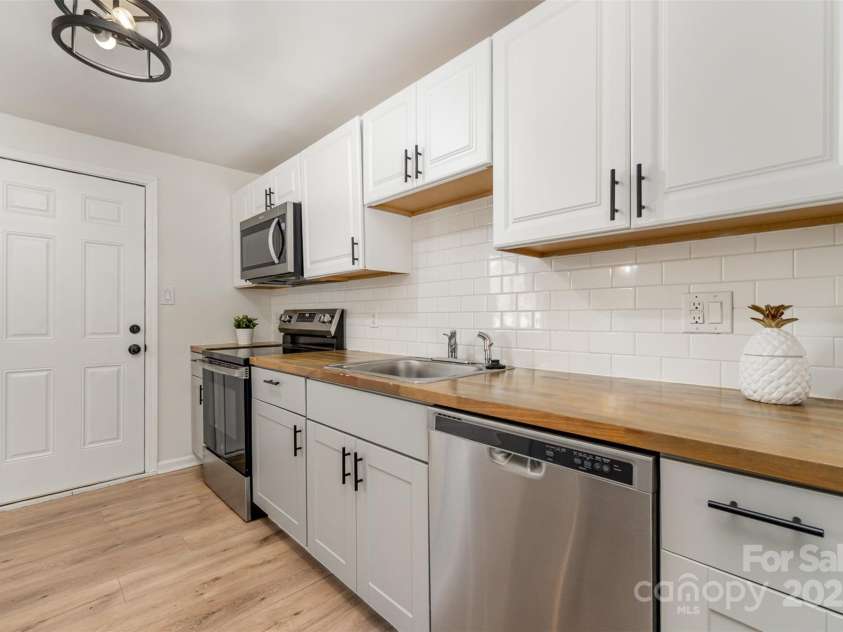 6847 Saddle Point Road, Charlotte, NC 28212.  MLS# CAR4237052, YatesRealty ID 4629. 