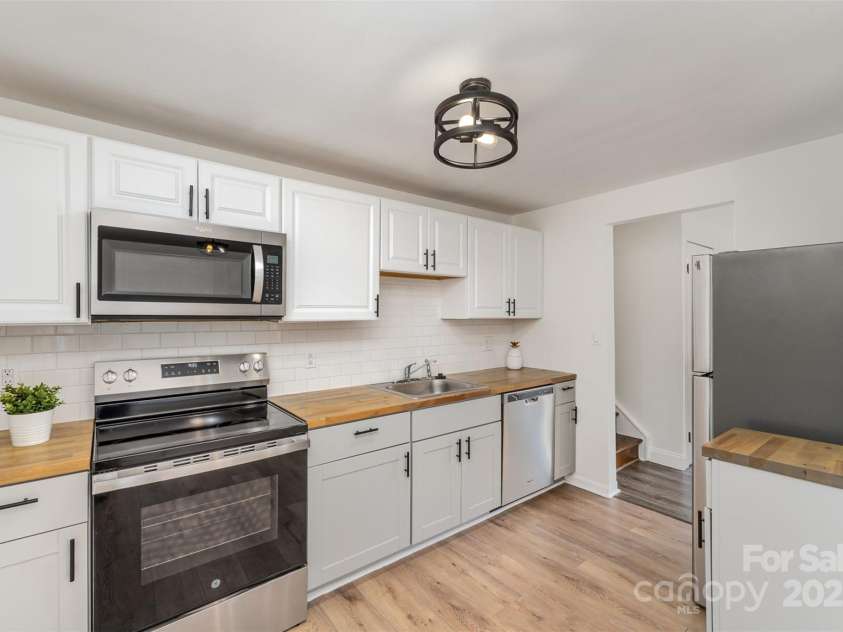 6847 Saddle Point Road, Charlotte, NC 28212.  MLS# CAR4237052, YatesRealty ID 4629. 