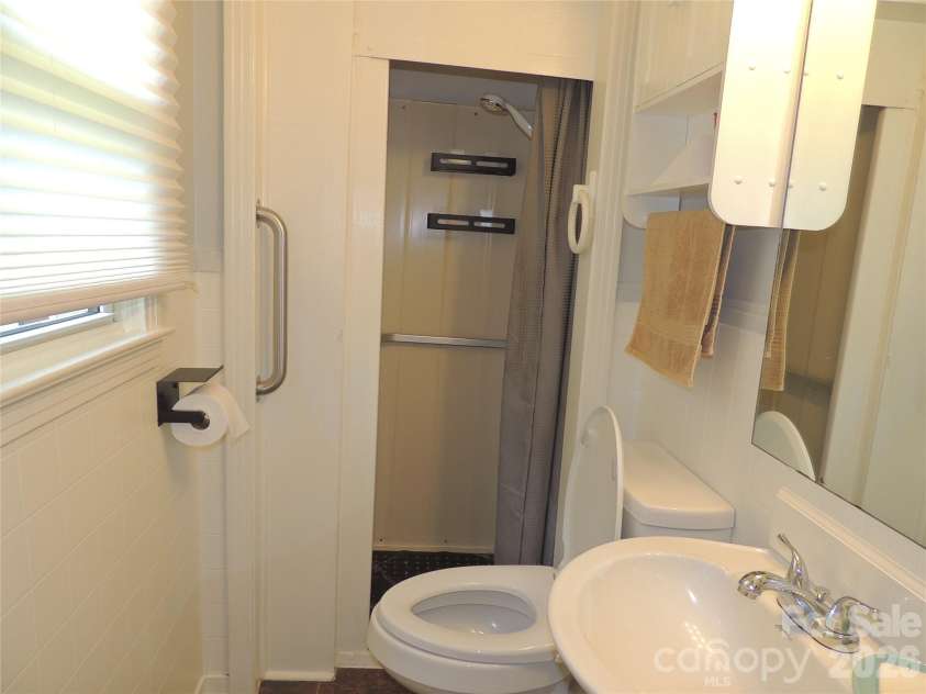 189 Westbrook Drive, Forest City, NC 28043.  MLS# CAR4417322, YatesRealty ID 46299. Ensuite Bath # 1