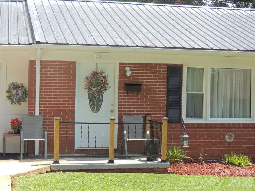 189 Westbrook Drive, Forest City, NC 28043.  MLS# CAR4417322, YatesRealty ID 46299. Front Door