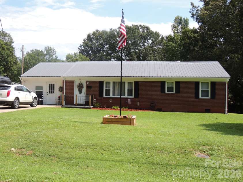 189 Westbrook Drive, Forest City, NC 28043.  MLS# CAR4417322, YatesRealty ID 46299. Front View