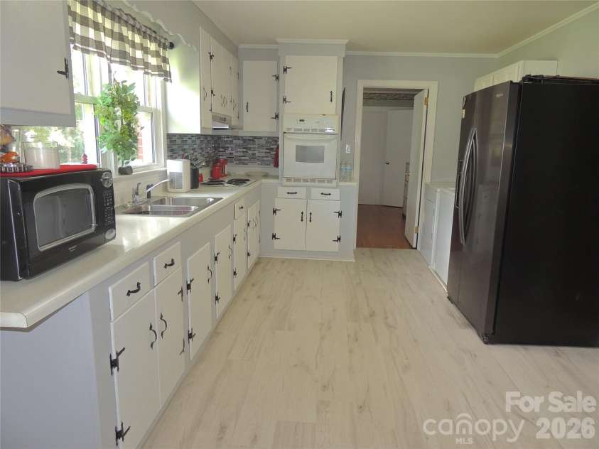 189 Westbrook Drive, Forest City, NC 28043.  MLS# CAR4417322, YatesRealty ID 46299. Kitchen