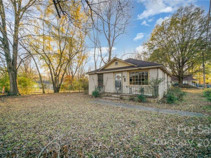 2607 Main Street, Kannapolis, NC 28081.  MLS# CAR3925352, YatesRealty ID 463. 