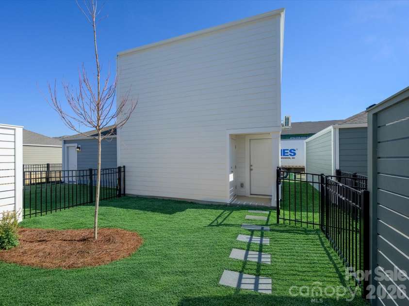 10132 Mamillion Drive, Huntersville, NC 28078.  MLS# CAR4314282, YatesRealty ID 4630. 