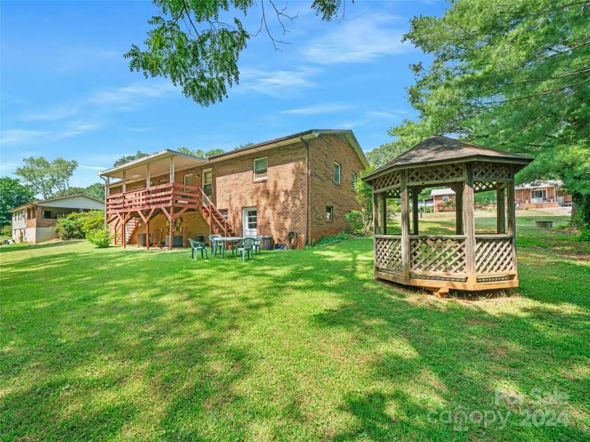 495 & 499 Worley Road, Marion, NC 28752.  MLS# CAR4165874, YatesRealty ID 4630. 