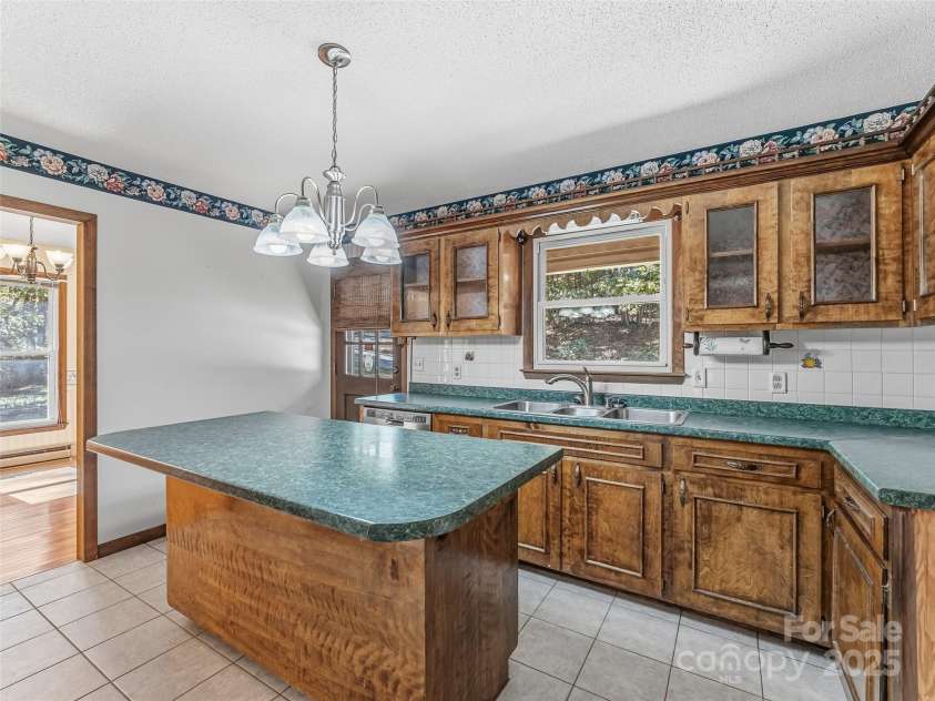 1015 Pisgah Highway, Candler, NC 28715.  MLS# CAR4314371, YatesRealty ID 46301. 