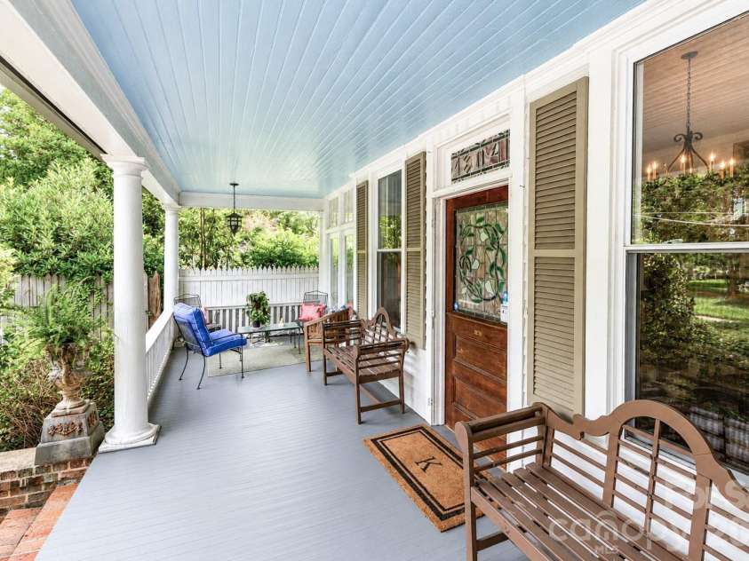 804 Broad Street, Statesville, NC 28677.  MLS# CAR4413375, YatesRealty ID 46302. 