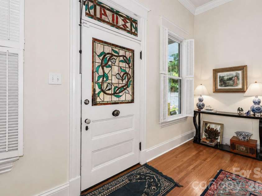 804 Broad Street, Statesville, NC 28677.  MLS# CAR4413375, YatesRealty ID 46302. 