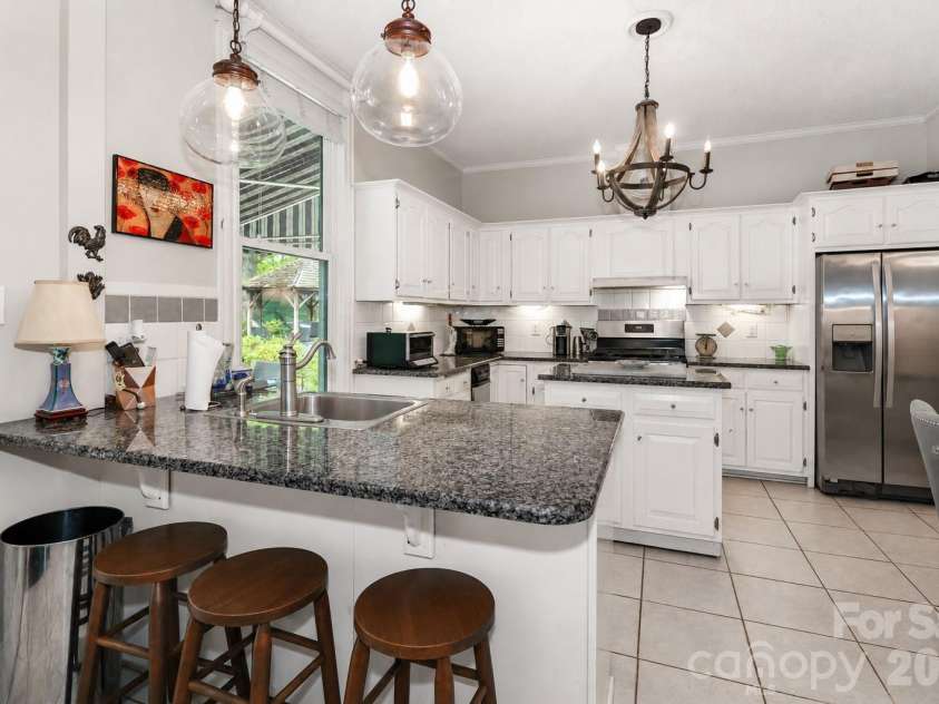 804 Broad Street, Statesville, NC 28677.  MLS# CAR4413375, YatesRealty ID 46302. 