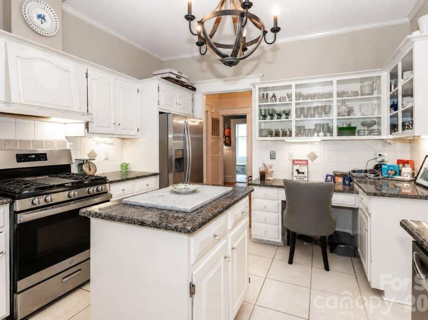 804 Broad Street, Statesville, NC 28677.  MLS# CAR4413375, YatesRealty ID 46302. 
