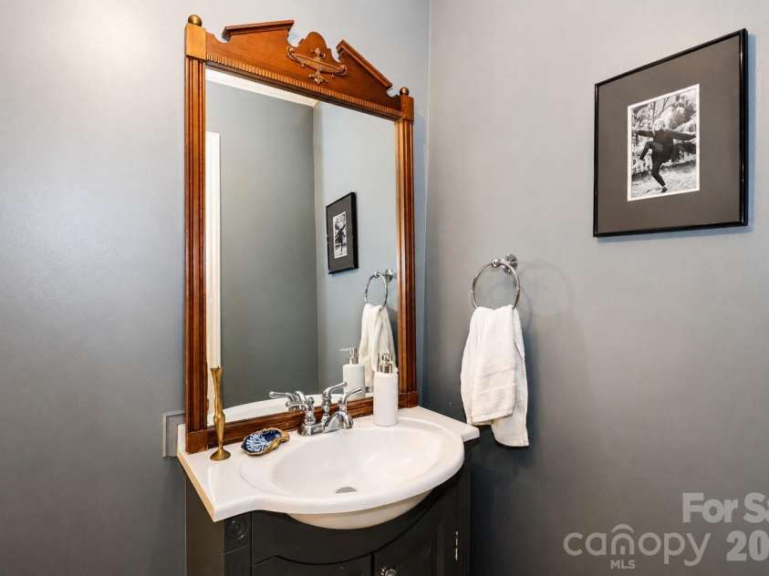 804 Broad Street, Statesville, NC 28677.  MLS# CAR4413375, YatesRealty ID 46302. 