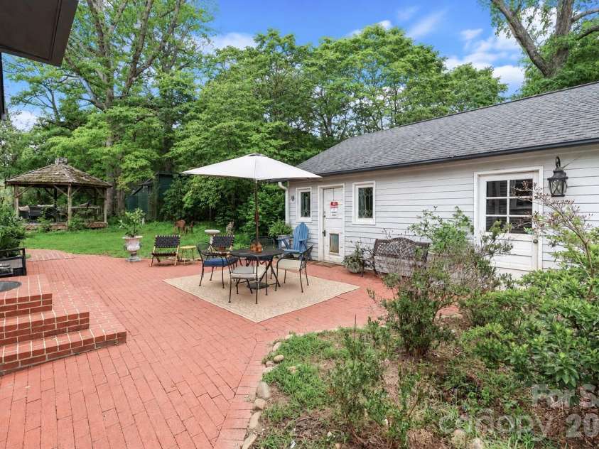 804 Broad Street, Statesville, NC 28677.  MLS# CAR4413375, YatesRealty ID 46302. 