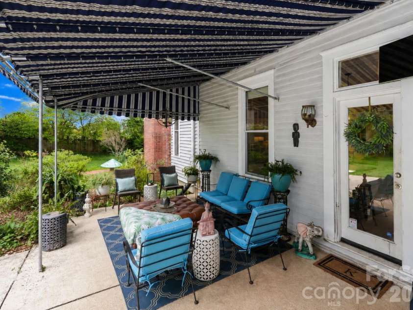 804 Broad Street, Statesville, NC 28677.  MLS# CAR4413375, YatesRealty ID 46302. 