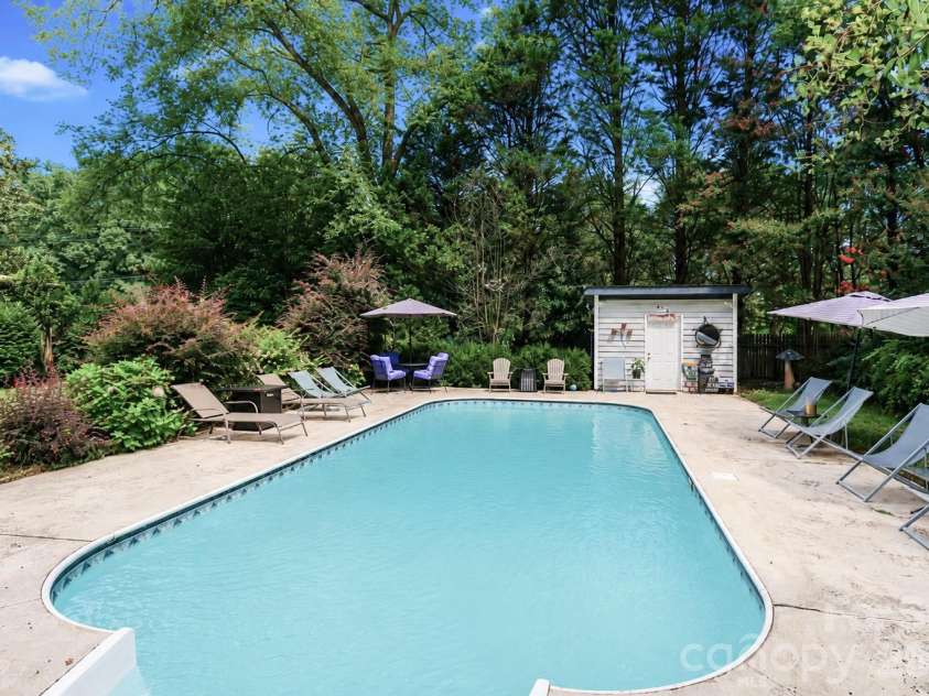 804 Broad Street, Statesville, NC 28677.  MLS# CAR4413375, YatesRealty ID 46302. 