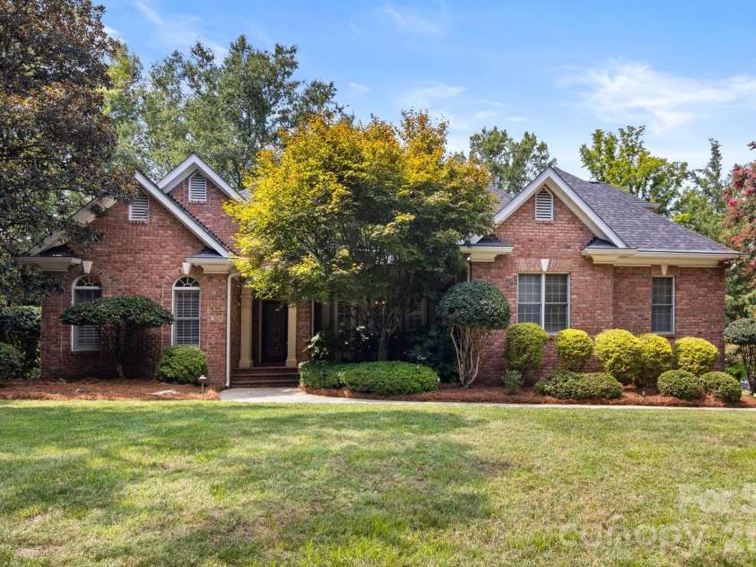 5604 Challis View Lane, Charlotte, NC 28226.  MLS# CAR4416834, YatesRealty ID 46303. 
