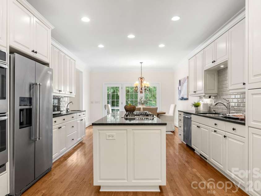 5604 Challis View Lane, Charlotte, NC 28226.  MLS# CAR4416834, YatesRealty ID 46303. 