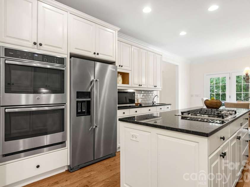 5604 Challis View Lane, Charlotte, NC 28226.  MLS# CAR4416834, YatesRealty ID 46303. 