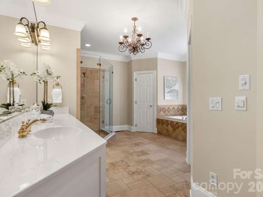 5604 Challis View Lane, Charlotte, NC 28226.  MLS# CAR4416834, YatesRealty ID 46303. 