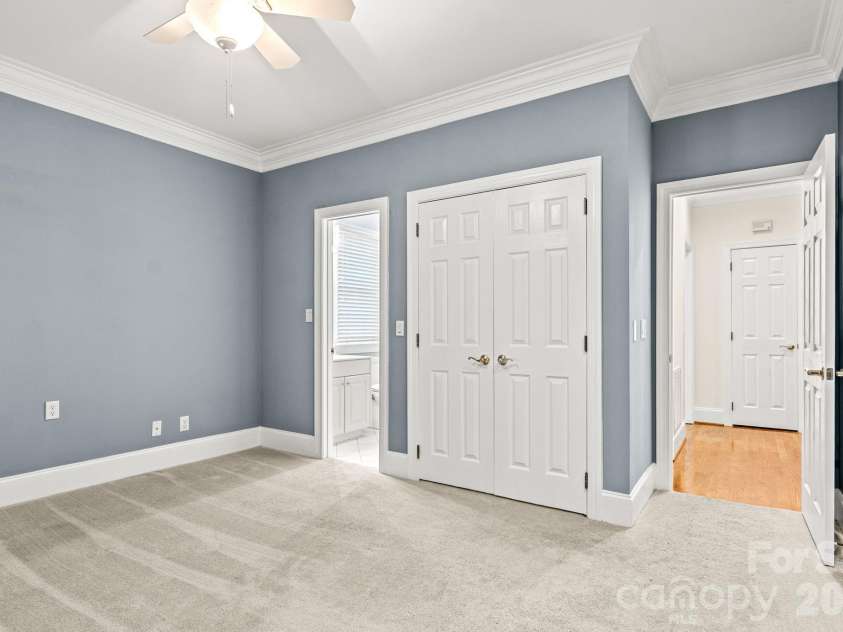 5604 Challis View Lane, Charlotte, NC 28226.  MLS# CAR4416834, YatesRealty ID 46303. 