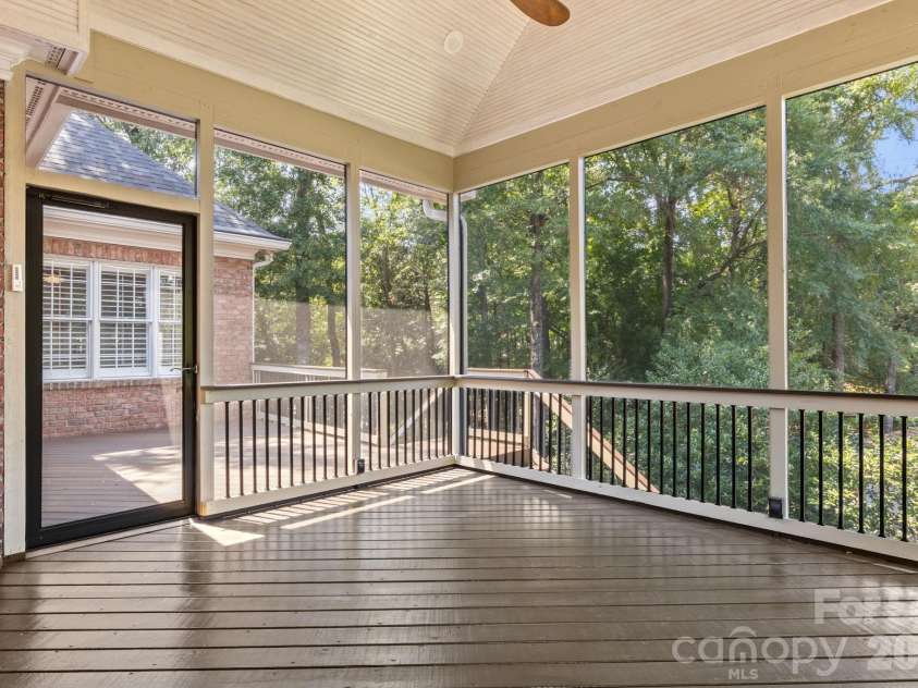 5604 Challis View Lane, Charlotte, NC 28226.  MLS# CAR4416834, YatesRealty ID 46303. 
