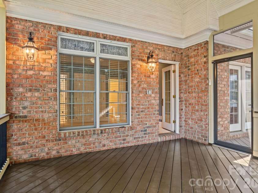 5604 Challis View Lane, Charlotte, NC 28226.  MLS# CAR4416834, YatesRealty ID 46303. 