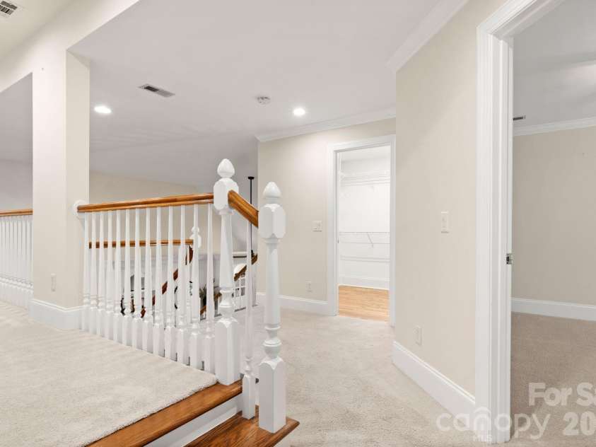 5604 Challis View Lane, Charlotte, NC 28226.  MLS# CAR4416834, YatesRealty ID 46303. 