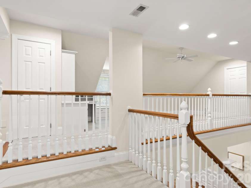 5604 Challis View Lane, Charlotte, NC 28226.  MLS# CAR4416834, YatesRealty ID 46303. 