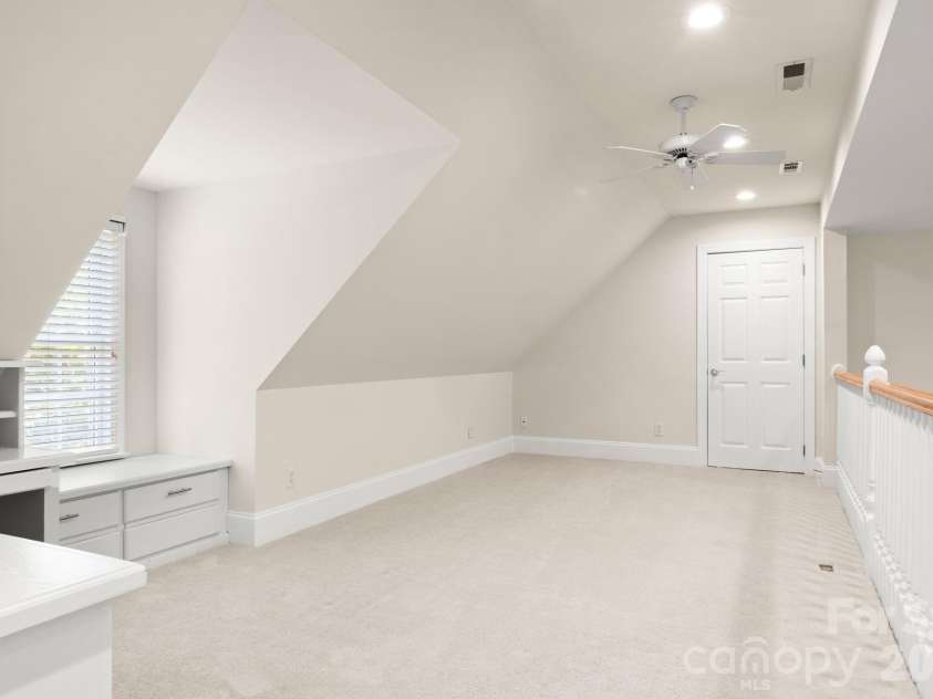 5604 Challis View Lane, Charlotte, NC 28226.  MLS# CAR4416834, YatesRealty ID 46303. 