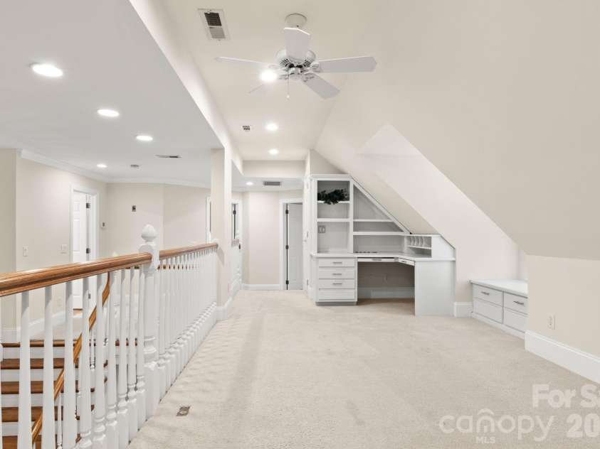 5604 Challis View Lane, Charlotte, NC 28226.  MLS# CAR4416834, YatesRealty ID 46303. 