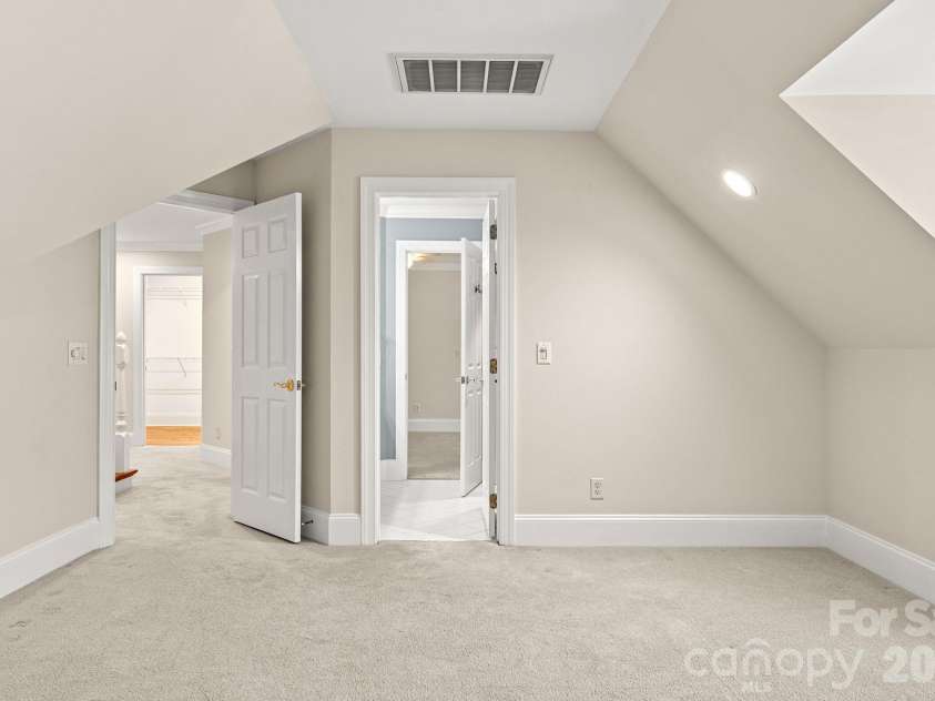 5604 Challis View Lane, Charlotte, NC 28226.  MLS# CAR4416834, YatesRealty ID 46303. 