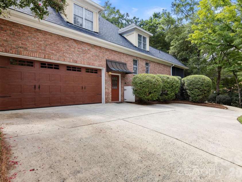 5604 Challis View Lane, Charlotte, NC 28226.  MLS# CAR4416834, YatesRealty ID 46303. 