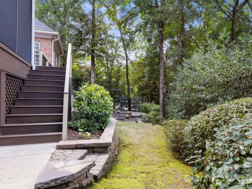 5604 Challis View Lane, Charlotte, NC 28226.  MLS# CAR4416834, YatesRealty ID 46303. 