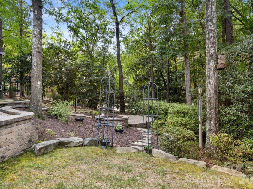 5604 Challis View Lane, Charlotte, NC 28226.  MLS# CAR4416834, YatesRealty ID 46303. 
