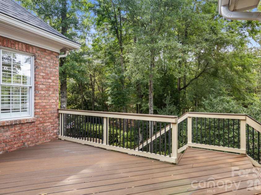 5604 Challis View Lane, Charlotte, NC 28226.  MLS# CAR4416834, YatesRealty ID 46303. 