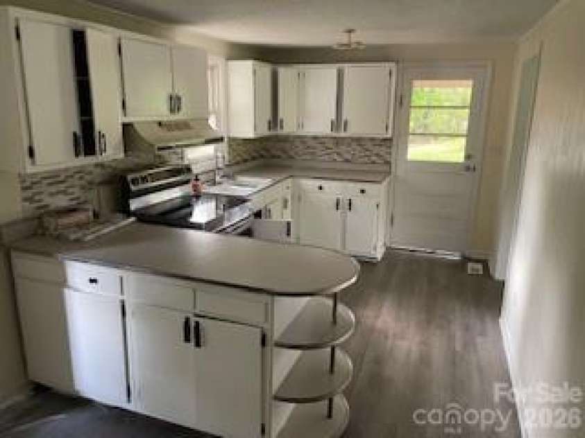 595 Glenwood Drive, Marion, NC 28752.  MLS# CAR4417004, YatesRealty ID 46304. 