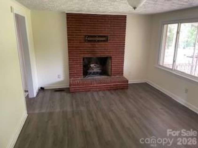 595 Glenwood Drive, Marion, NC 28752.  MLS# CAR4417004, YatesRealty ID 46304. 