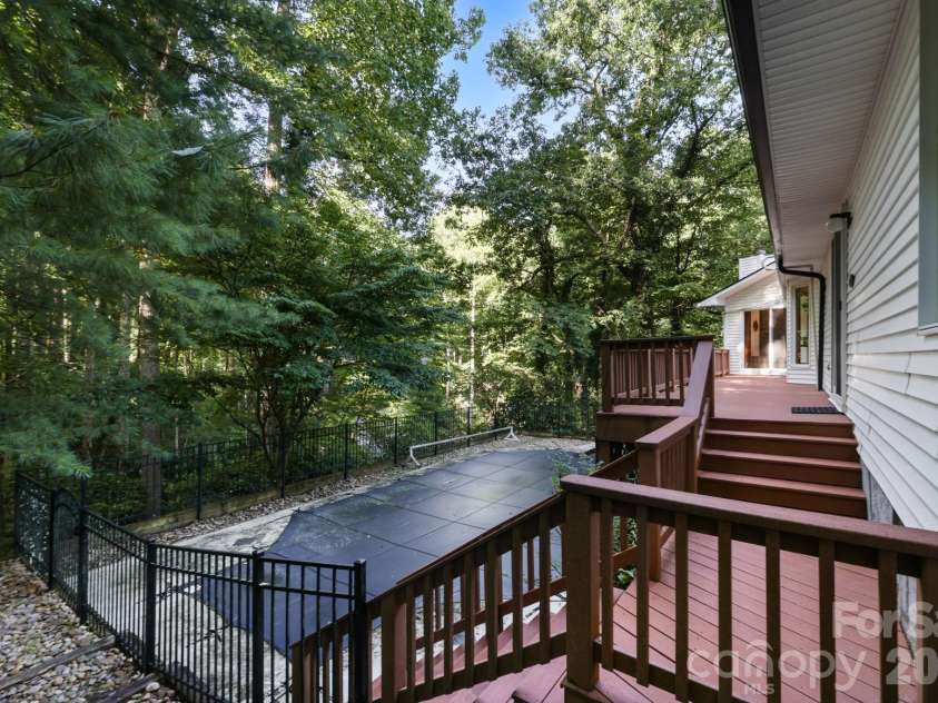 18 Rosewood Trail, Hendersonville, NC 28739.  MLS# CAR4406298, YatesRealty ID 46305. 