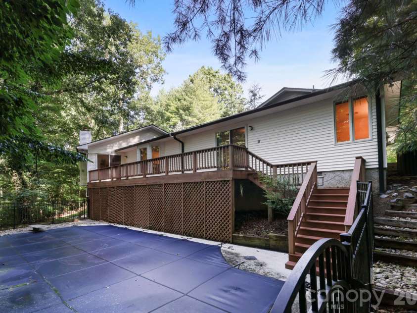 18 Rosewood Trail, Hendersonville, NC 28739.  MLS# CAR4406298, YatesRealty ID 46305. 