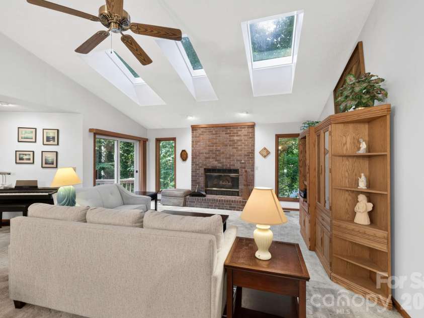 18 Rosewood Trail, Hendersonville, NC 28739.  MLS# CAR4406298, YatesRealty ID 46305. 