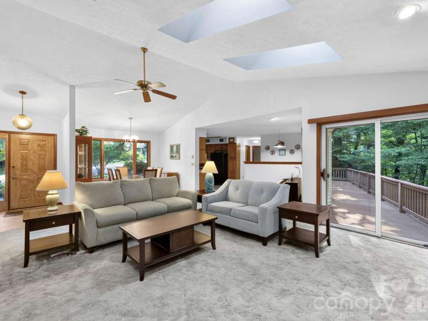 18 Rosewood Trail, Hendersonville, NC 28739.  MLS# CAR4406298, YatesRealty ID 46305. 