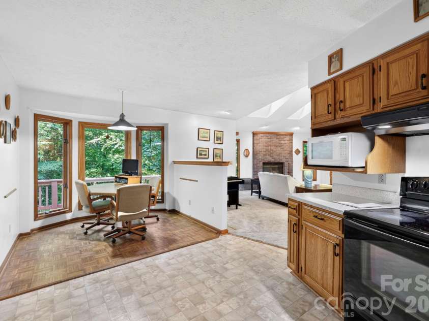 18 Rosewood Trail, Hendersonville, NC 28739.  MLS# CAR4406298, YatesRealty ID 46305. 