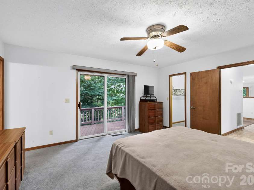 18 Rosewood Trail, Hendersonville, NC 28739.  MLS# CAR4406298, YatesRealty ID 46305. 