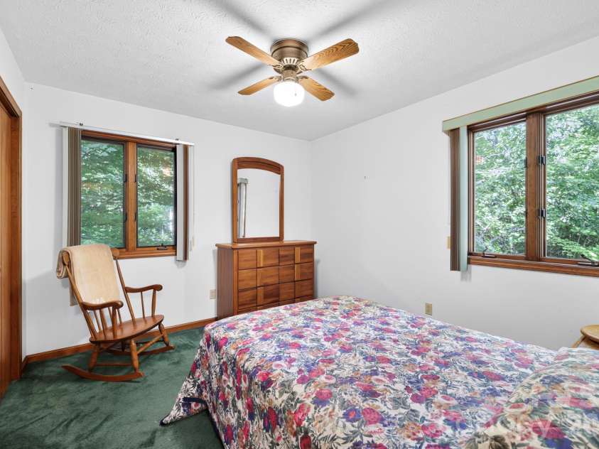 18 Rosewood Trail, Hendersonville, NC 28739.  MLS# CAR4406298, YatesRealty ID 46305. 