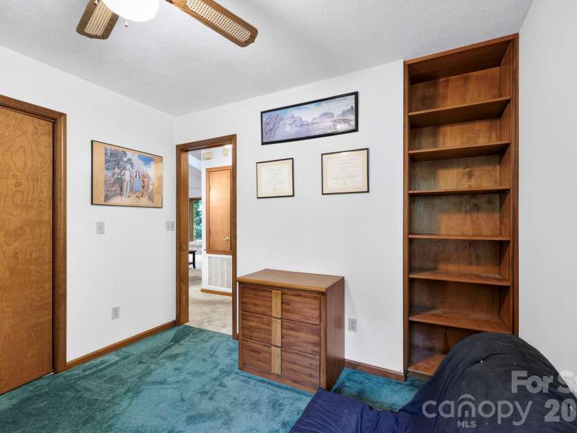 18 Rosewood Trail, Hendersonville, NC 28739.  MLS# CAR4406298, YatesRealty ID 46305. 